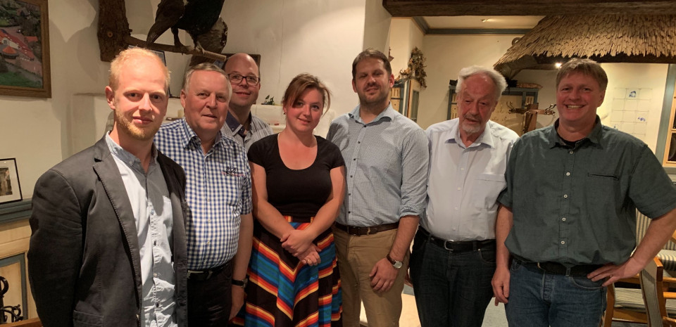 Der neue Vorstand: Tammo Keck, Dieter Dirksen, Bernd Memenga, Birthe Dols-Voß, Karsten Knippelmeyer, Detert Feddinga u. Uwe Harms Der neue Vorstand: Tammo Keck, Dieter Dirksen, Bernd Memenga, Birthe Dols-Voß, Karsten Knippelmeyer, Detert Feddinga u. Uwe Harms